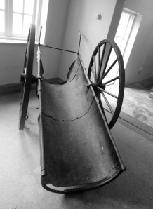 De kar die de lijken naar het crematorium bracht.