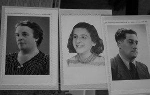 De moeder, het zusje en de vader van Lotty Huffener.